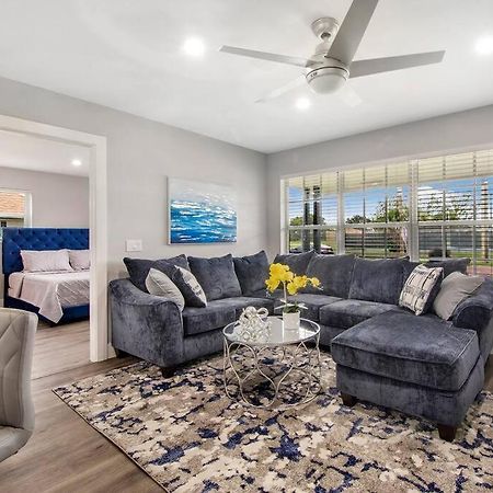 Modern Getaway Near The Beach With Room For A Boat ウェストパームビーチ エクステリア 写真