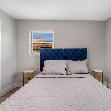 Modern Getaway Near The Beach With Room For A Boat ウェストパームビーチ エクステリア 写真