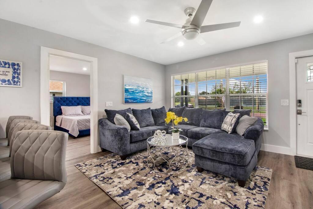 Modern Getaway Near The Beach With Room For A Boat ウェストパームビーチ エクステリア 写真