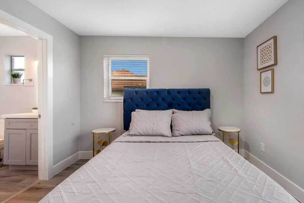 Modern Getaway Near The Beach With Room For A Boat ウェストパームビーチ エクステリア 写真