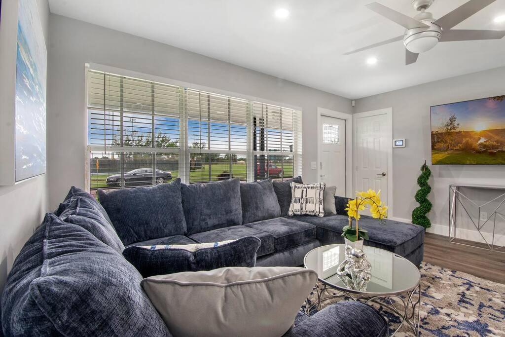 Modern Getaway Near The Beach With Room For A Boat ウェストパームビーチ エクステリア 写真
