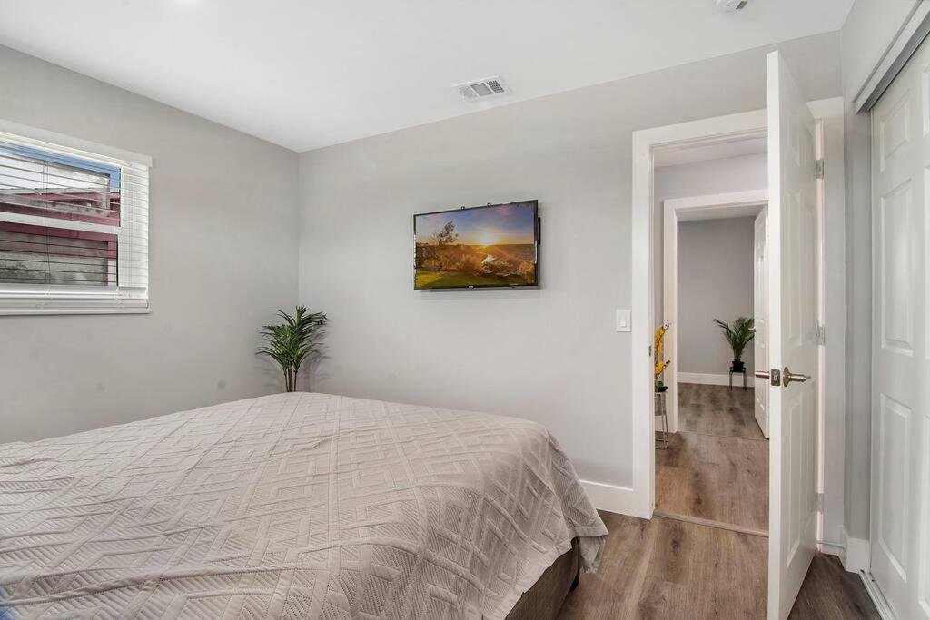 Modern Getaway Near The Beach With Room For A Boat ウェストパームビーチ エクステリア 写真